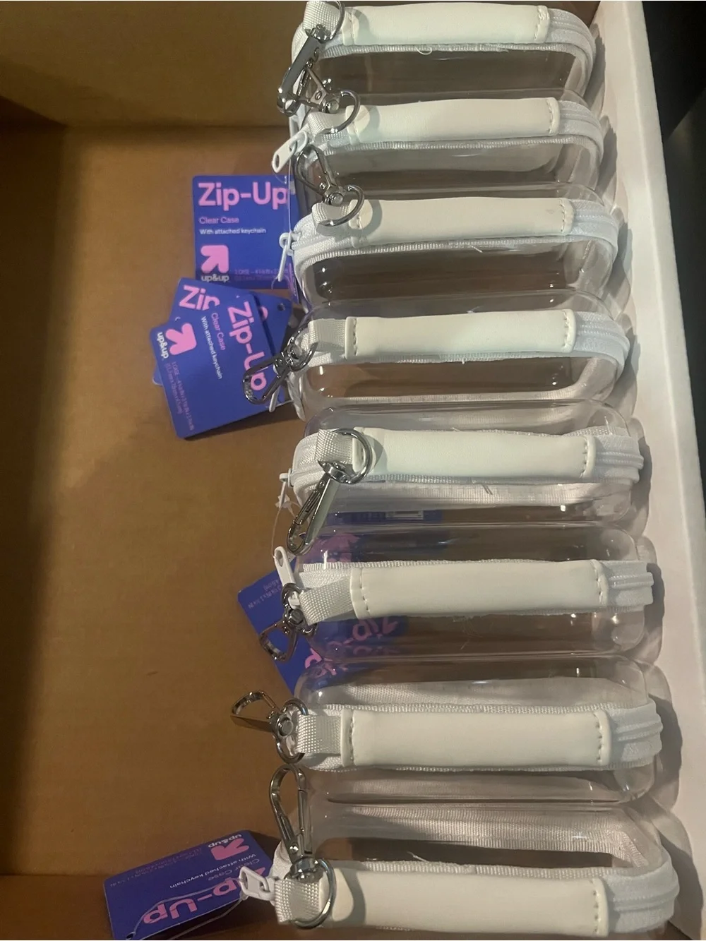 Target Zip-Up Clear Case with White Trim and Keychain (8)